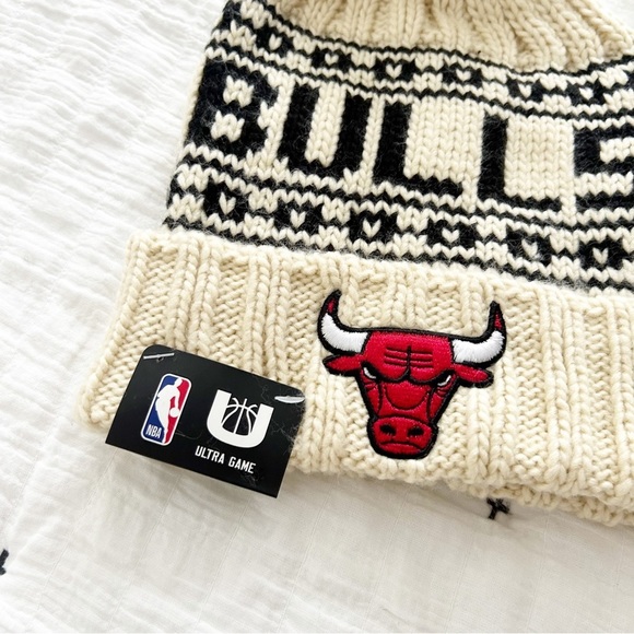 NEW Chicago Bulls NBA Ultra Game Basketball Retro Winter Beanie Hat One Size - Picture 2 of 5